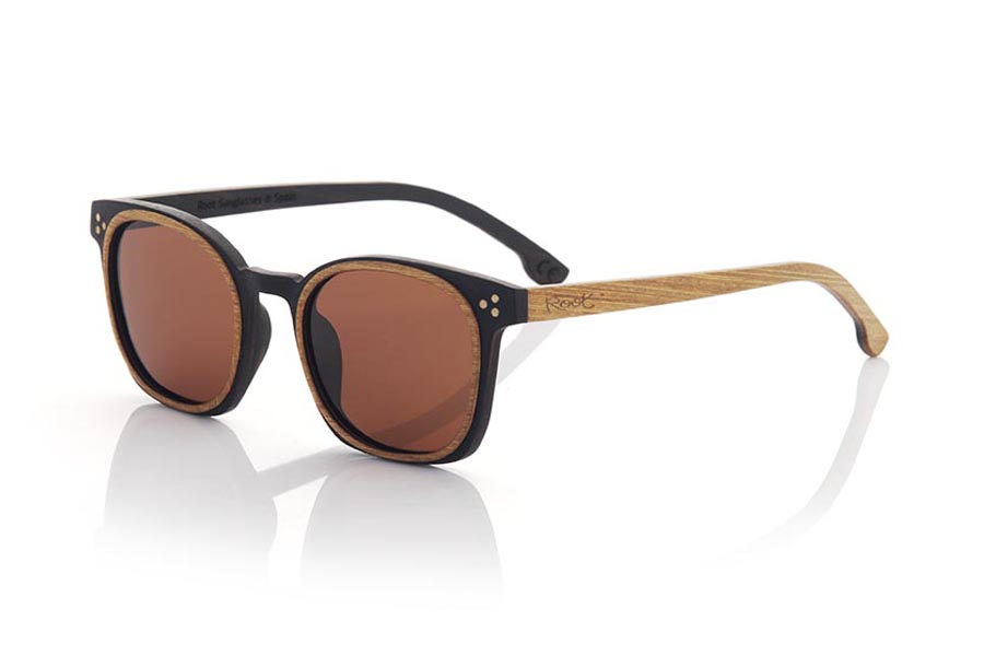 Wood eyewear of Walnut DAIVI. DAIVI wooden sunglasses are a variation of our GUSTAV model. In this model, the frame spectacularly combines walnut and oak wood in different reliefs, while the temples are made of oak on the outside and walnut on the inside. This unisex model combines the rounded relief with a squarer frame to give an elegant and sophisticated appearance. The glasses are available in two solid lens colors, brown and grey. With the DAIVI, you will have a fresh and modern look while enjoying the unique quality and style that only wooden glasses can offer. Front Measurement: 141X47mm Caliber:48 for Wholesale & Retail | Root Sunglasses® 